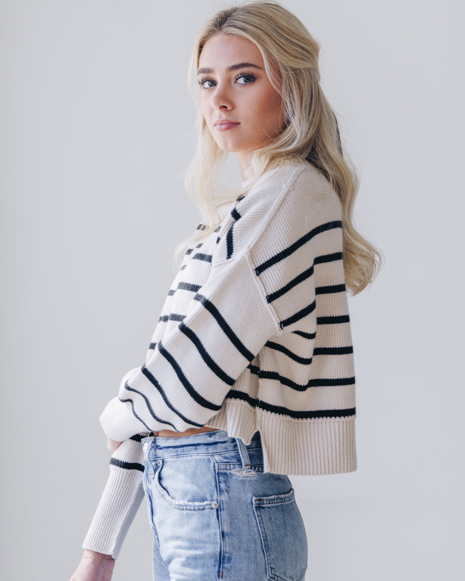 (取寄) フリーピープル レディース パターン イージー ストリート クロップ Free People women Pattern Easy Street Crop White Navy Combo Free People Pattern Easy Street Cropped Sweater - Women's